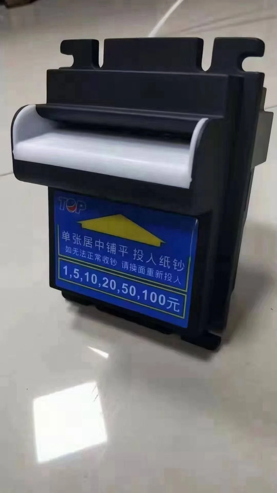 # q متقبل فاتورة الأوراق النقد - مراجعة Vending Q وسعره