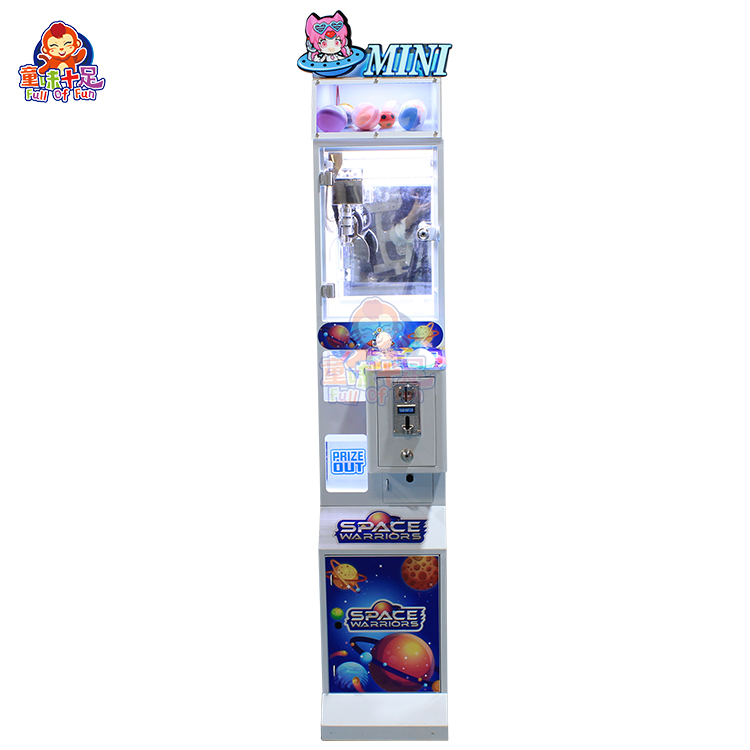 آلة ألعاب صغيرة تعمل بالعملة ل - مراجعة Arcade Toy Claw Vending Machine وسعره