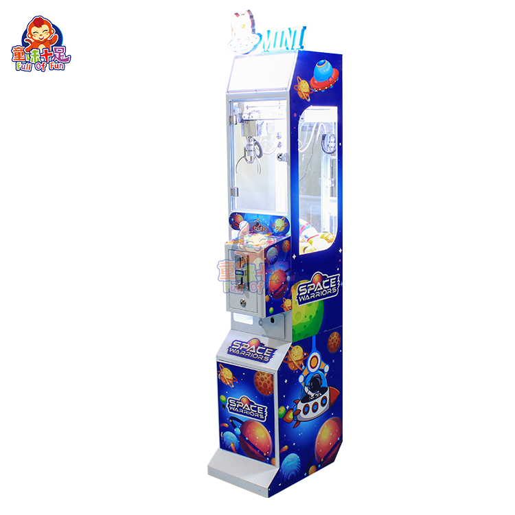 آلة ألعاب صغيرة تعمل بالعملة ل - مراجعة Arcade Toy Claw Vending Machine وسعره